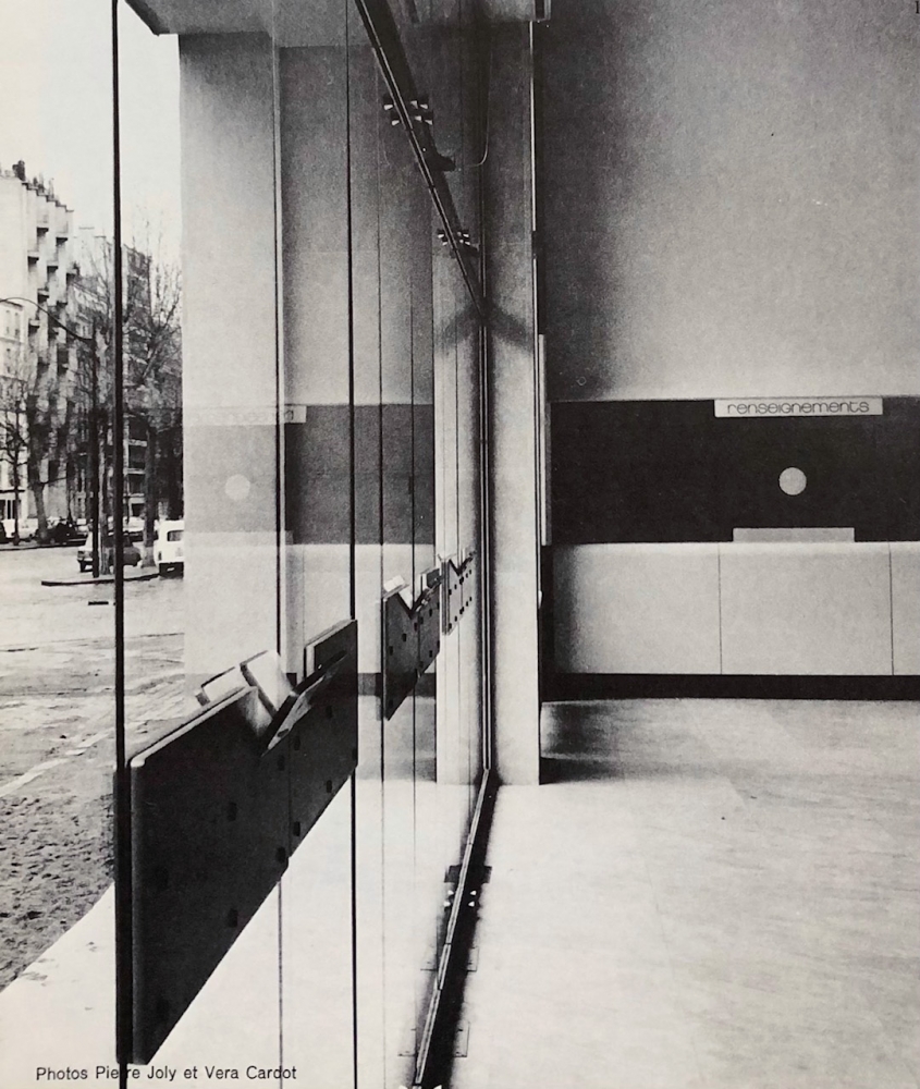 Entrance of the Ministry of Health.
Archival images by Pierre Joly and Vera Cardot for l&rsquo;&oelig;il Magazine, March 1972.