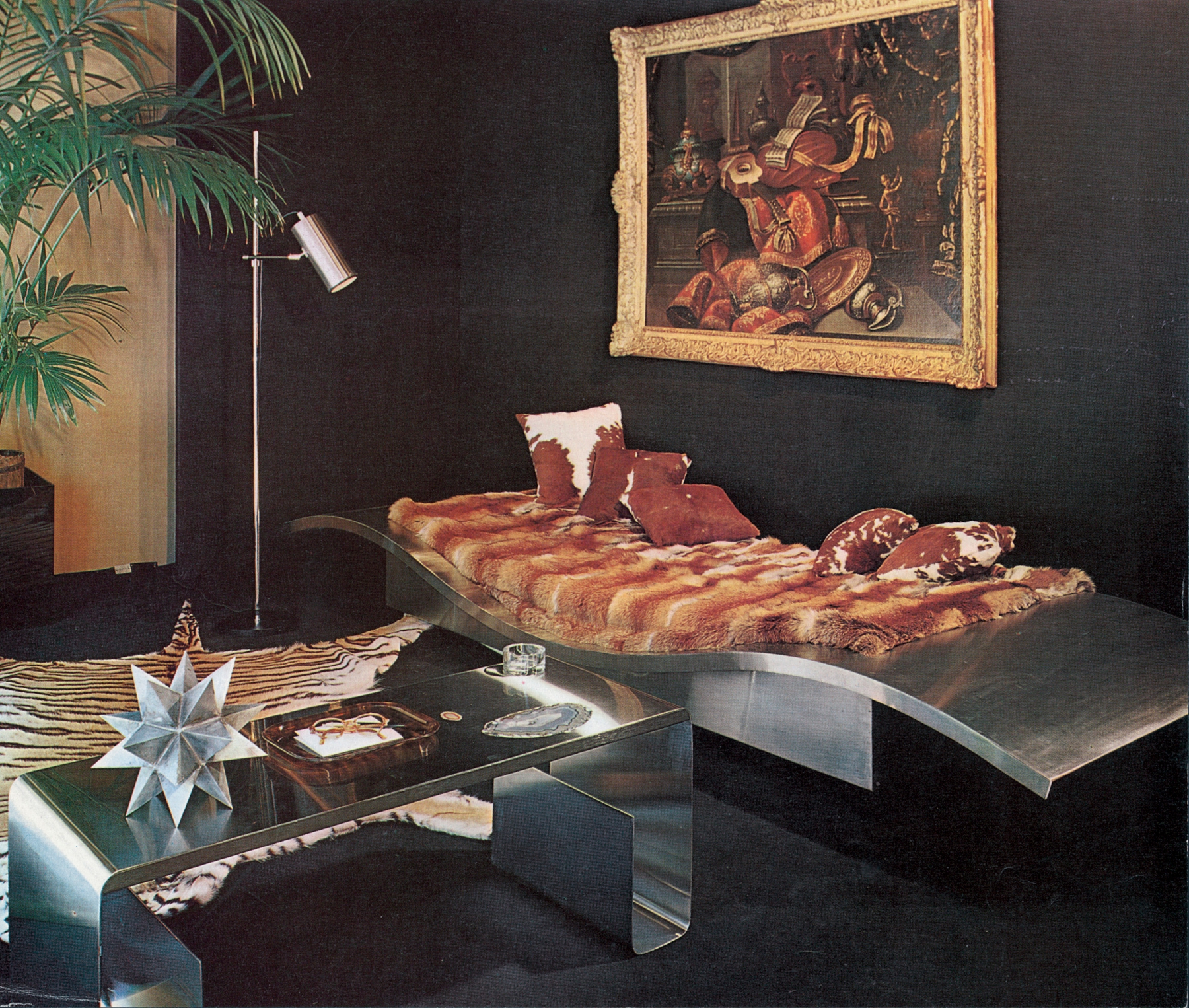 Flying Carpet Daybed and stainless-steel and amethyst low table at the Galerie Maison et Jardin in an&amp;nbsp;exhibition organized by Jean Dive, Paris, May 1968, reproduced in Plaisir de France, January 1969.
